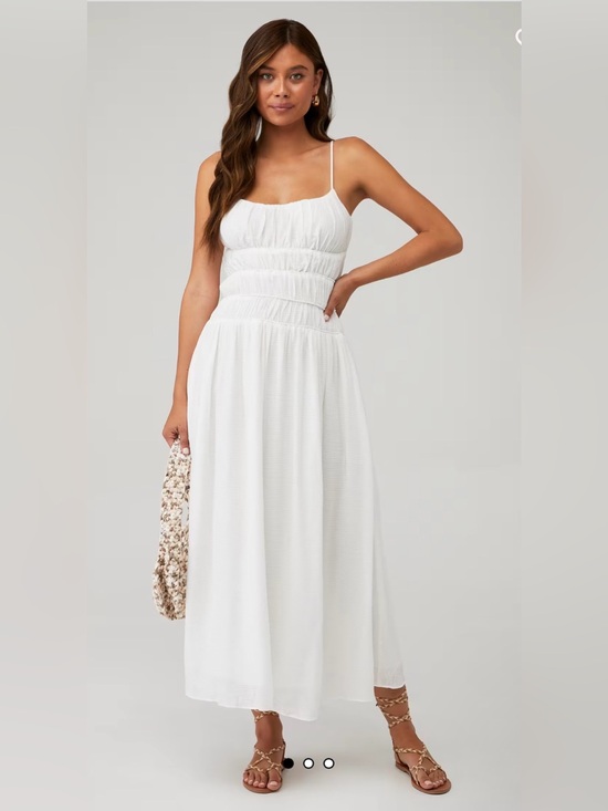 Astr Dresses & Skirts - ASTR ANDRINA DRESS